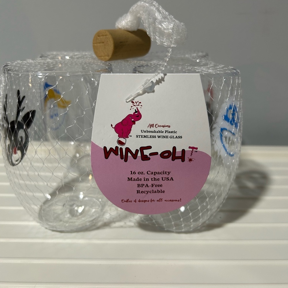 NWT Holiday Rudolph Inspired Plastic Shatterproof Stemless Wine Glasses - Picture 4 of 4